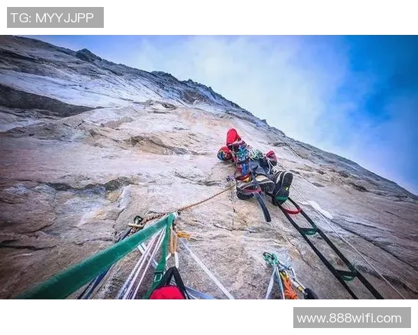 攀岩之巅:深入成都攀岩队的比赛历程与经验分享 攀岩之巅:深入成都攀岩队的比赛历程与经验分享